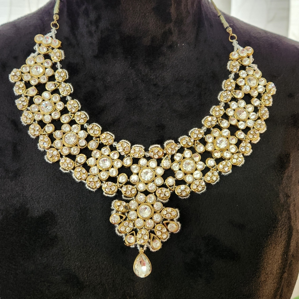 Kundan Elegant Gold-plated etalwork studded with white sto Floral Necklace